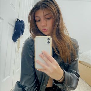 Meet your Posher, Claudia